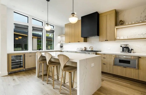 Olympic Valley Cabin | Lux Spacious Palisades Tahoe Home | Beautifully Decorated| Spacious Decks