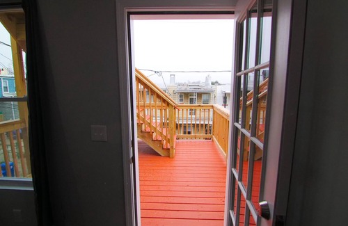 Highlandtown House | Lux Stay near Patterson Park, John Hopkins, & Stadiums! Family & Pet-Friendly.