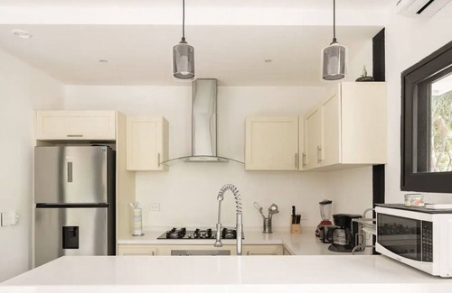Ekbalan House | Lux & Stunning W/Private Jacuzzi & Pool/4BR