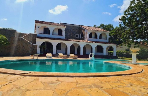 Diani Beach Villa | Lux Suites Sanuna Villas Diani
