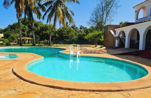Diani Beach Villa | Lux Suites Sanuna Villas Diani