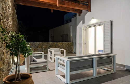 Tourlos Villa | Lux Villa, 5 Master BR, Private Pool, Sunset View!