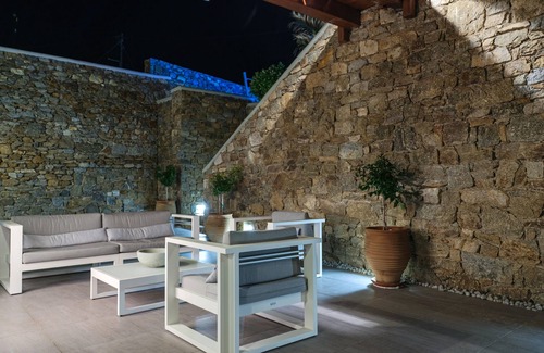 Tourlos Villa | Lux Villa, 5 Master BR, Private Pool, Sunset View!