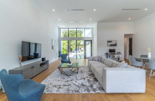 Buena Vista House | Lux Villa with Pool, Wynwood House by RoveTravel