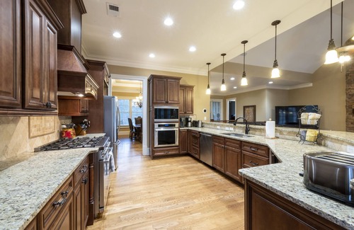 Lake Oconee House | Lux with heated pool, 15-person hot tub, Pool and Poker Tables, WiFi & Biz Ready