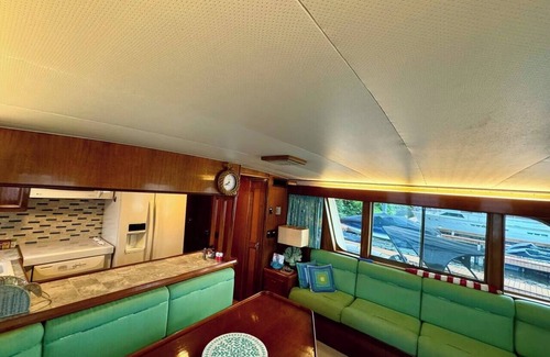 Downtown Chattanooga Boat Rental | Lux Yacht Riverfront Downtown Chattanooga