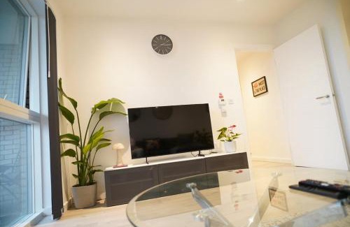 Newham Apartment | Luxe 2 Bed Flat - Gallions Reach