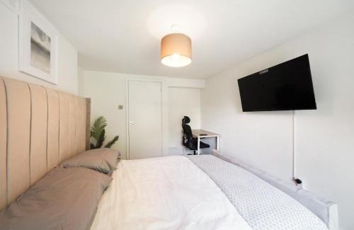 Harrow Road Apartment | Luxe 2 Bed In Maida Vale
