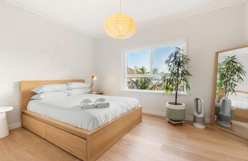 North Bondi Apartment | Luxe 2BR with Smart TV Steps from Bondi Beach