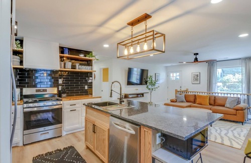 Woodbine House | Luxe 4-Bed Retreat w/Game Room & Deck – 10 Min to Downtown