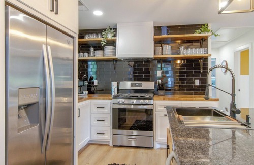 Woodbine House | Luxe 4-Bed Retreat w/Game Room & Deck – 10 Min to Downtown