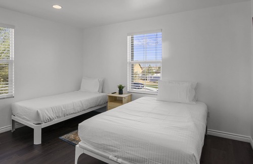 Victorville House | Luxe 4BR in Victorville w/ Basketball & Firepit