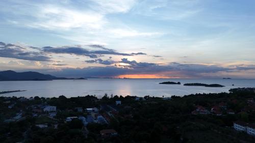 Moo 5 Villa | Luxe 4br Sunset Seaview Villa Private Infinity