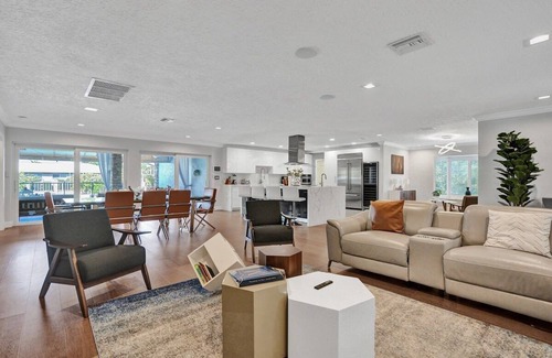 Fort Lauderdale Villa | Luxe 4BR Waterfront | Sauna & Htd Pool, Near Beach