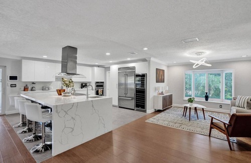 Fort Lauderdale Villa | Luxe 4BR Waterfront w Htd Pool 5min to Beach