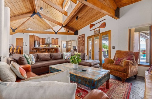 Atascadero House | Luxe 5-bedroom, sleeps 12, centrally located, spa, pool, EV, VIP amenities