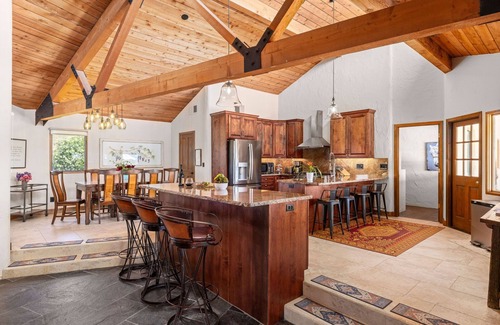Atascadero House | Luxe 5-bedroom, sleeps 12, centrally located, spa, pool, EV, VIP amenities
