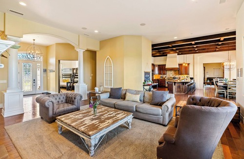 Templeton House | Luxe 5000sf Ranch on Westside Paso w/Pool, Hot Hub, Game Room and Disc Golf.