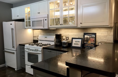 Lafayette Square Condo | Luxe Accommodations In Historic Lafayette Square
