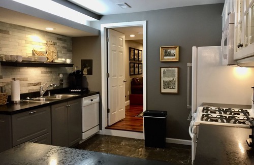 Lafayette Square Condo | Luxe Accommodations In Historic Lafayette Square