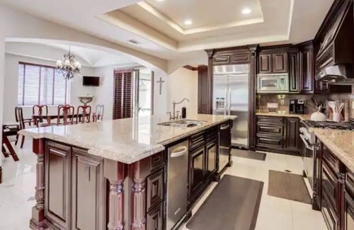 Fullerton House | Luxe Air Home