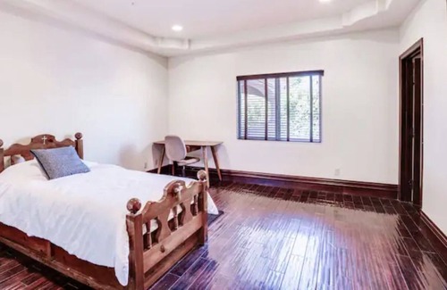Fullerton House | Luxe Air Home
