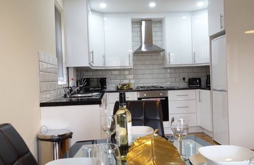 Stanwell Apartment | Luxe Airport