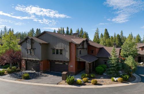 Truckee House | Luxe All-Season Retreat by AvantStay Prime Location Near Skiing