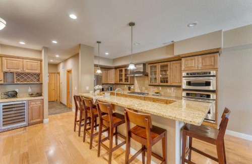 Truckee House | Luxe All-Season Retreat by AvantStay Prime Location Near Skiing