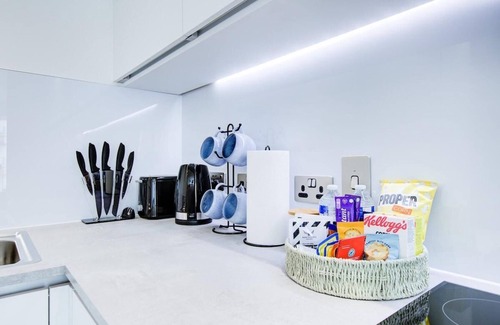 Royal Docks Apartment | Luxe Apartment by Excel/London City Airport