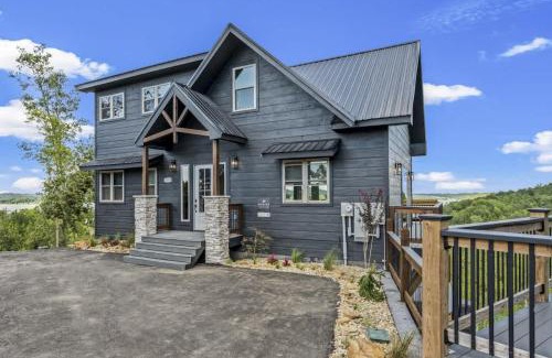 Sevierville House | Luxe at Lake Haven - Pool Hot Tub and Game Room