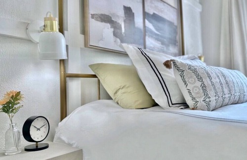 Bloomfield Apartment | Luxe Bloomfield Penthouse | Pitt/CMU/UPMC | Modern