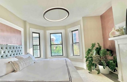 Bloomfield Apartment | Luxe Bloomfield Penthouse | Pitt/CMU/UPMC | Modern