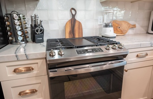 Lantern District House | LUXE brand-new designed 2 bd/2 bath w/backyard