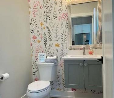 Union Pier House | Luxe by the Lake - Pool Access