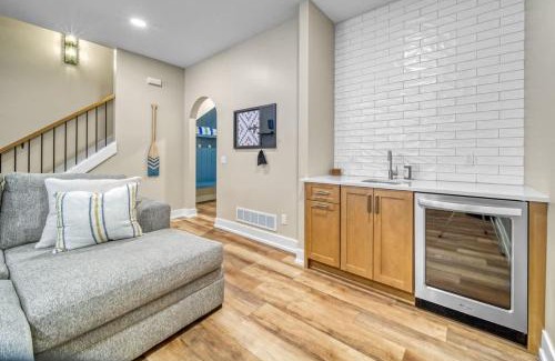 Union Pier House | Luxe by the Lake - Pool Access