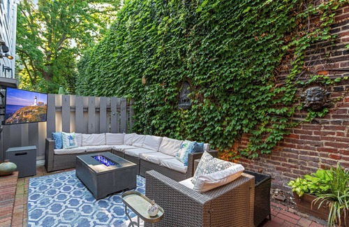 Southwest House | LUXE Cameron House/Off King St/Est. 1870