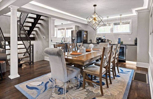 Pittsburgh Apartment | Luxe Campus Retreat – Sauna, Theater, Park & Walk