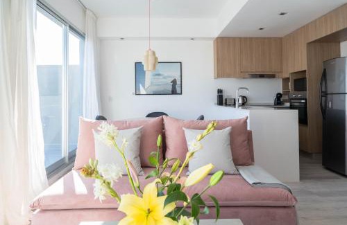 Villa Crespo Apartment | Luxe Casuarina Pool Loft