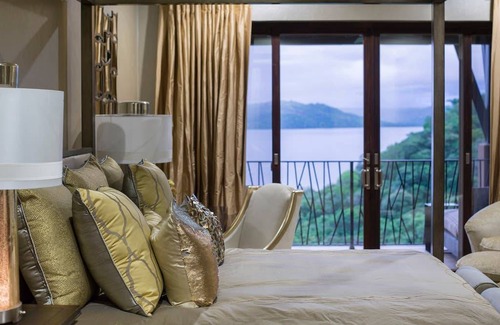 Papagayo Peninsula Condo | LUXE condo. Beautiful setting for adult groups and families. Complete renovation and new kitchen.