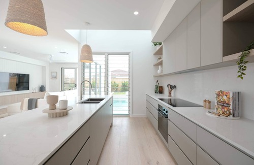 Warana House | Luxe coastal chic getaway- 200 metres to beach