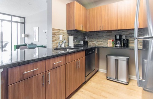 Radnor - Fort Myer Heights Apartment | Luxe Court House 1BR w/Pool & W/D, nr Landmarks & Dining, by Blueground