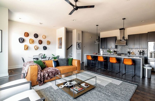 Edgehill Cottage | Luxe-cowboy Country-rooftop Patio-downtown Living