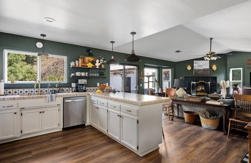 Atascadero House | Luxe Designer French Country Retreat, Outdoor movies, plunge pool, game rm, EV!