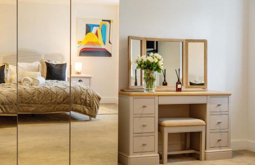Newlyn House | Luxe Detached 3 Bed Luxe House on Exclusive Private Estate Close to Coast Free Hot Tub Sleeps 6 Private Parking for 2 Cars