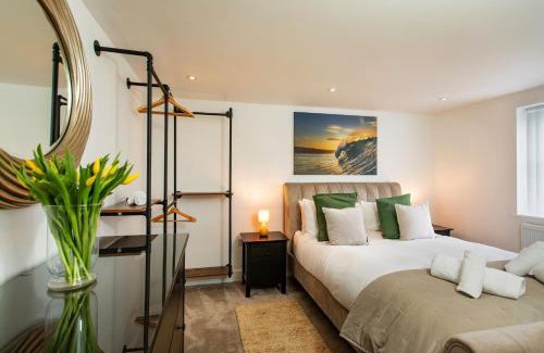 Newlyn House | Luxe Detached 3 Bed Luxe House on Exclusive Private Estate Close to Coast Free Hot Tub Sleeps 6 Private Parking for 2 Cars