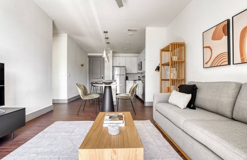 Govalle Apartment | Luxe East Austin 1BR w/Pool, Gym & W/D, nr airport, by Blueground