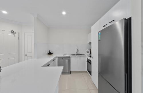 Mermaid Beach Apartment | Luxe Escape & Family Attractions