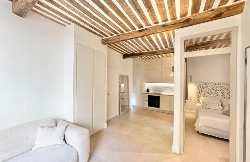 Antibes City Centre Apartment | Luxe et Charme sur les Remparts du Vieil Antibes