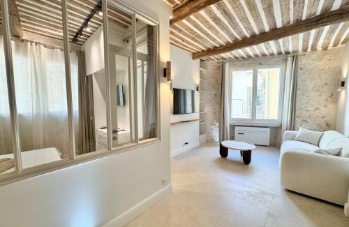 Antibes City Centre Apartment | Luxe et Charme sur les Remparts du Vieil Antibes